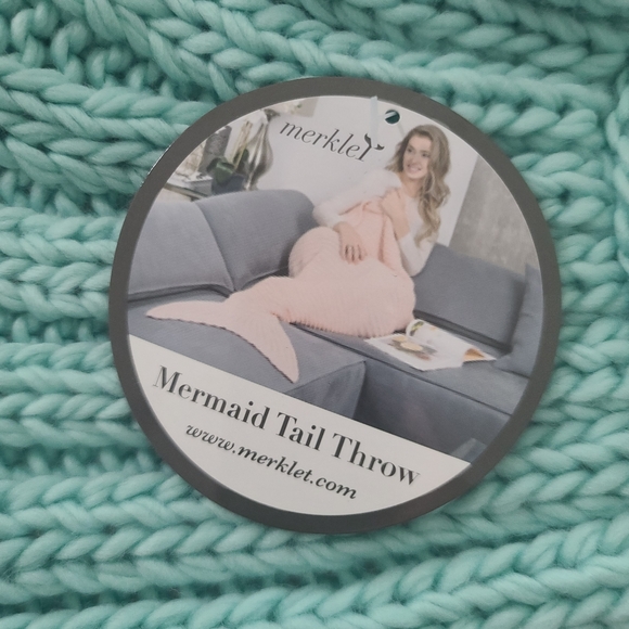 Merklet Aqua Mermaid Tail Blanket NWT - Picture 4 of 5